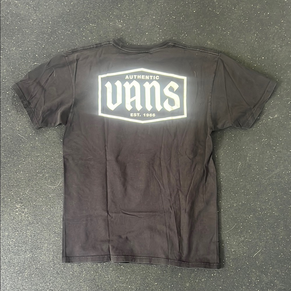 VANS: Black Tee
